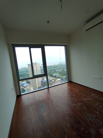 Room in 2 BHK Apartment at Piramal Aranya Avyan, Byculla – for Rent