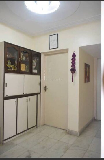 Room in 2 BHK Apartment at Prabhadevi – for Rent