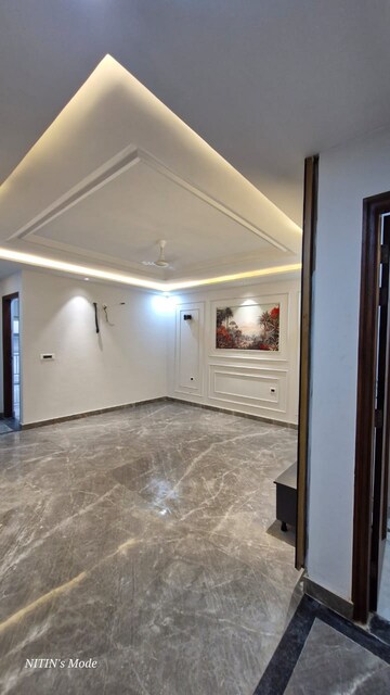 Room in 3 BHK Builder Floor at Green Fields Colony – for Sale