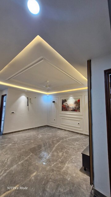 Room in 3 BHK Builder Floor at Green Fields Colony – for Sale