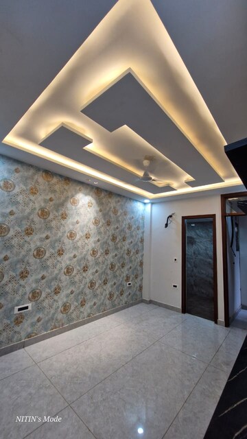 Furnished Amenities in 3 BHK Builder Floor at Green Fields Colony – for Sale