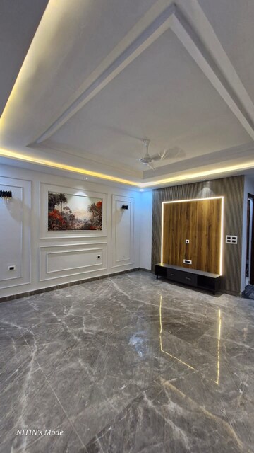 Parking in 3 BHK Builder Floor at Green Fields Colony – for Sale