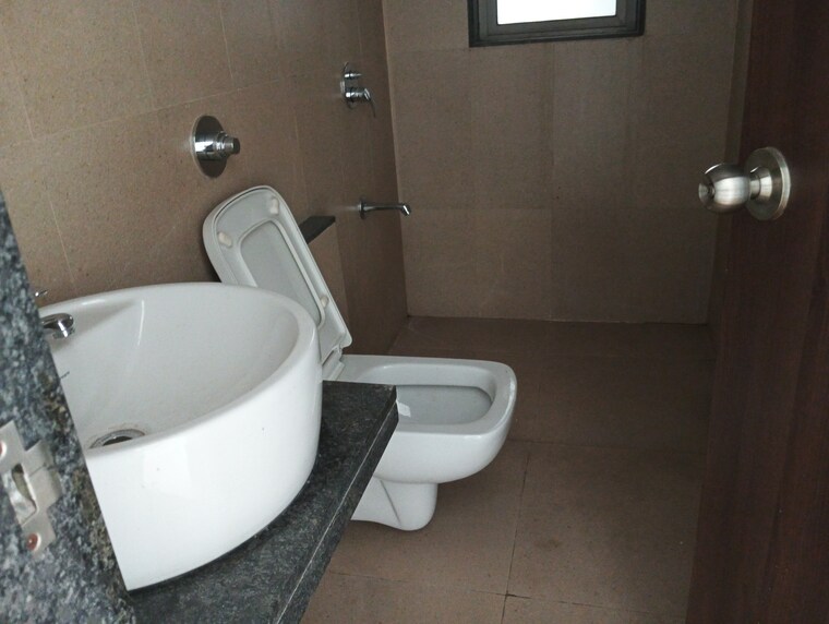 Bathroom, runwal-eirene 2.5 Bedroom 900 Sq.Ft. Apartment In Balkum Pada Thane 8929051