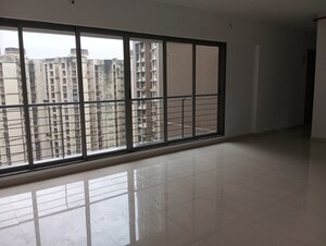 Room in 2.5 BHK Apartment at Runwal Eirene, Balkum Pada – for Sale