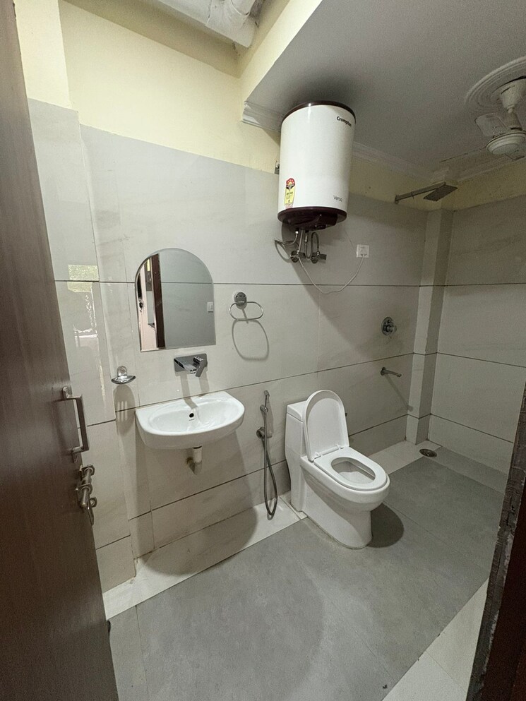 Bathroom, spazedge 1 RK 350 Sq.Ft. Builder Floor In Sector 47 Gurgaon 8929052