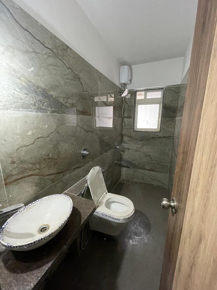 Bathroom, kalpataru-primus-residence 2 Bedroom 701 Sq.Ft. Apartment In Santacruz East Mumbai 8929047