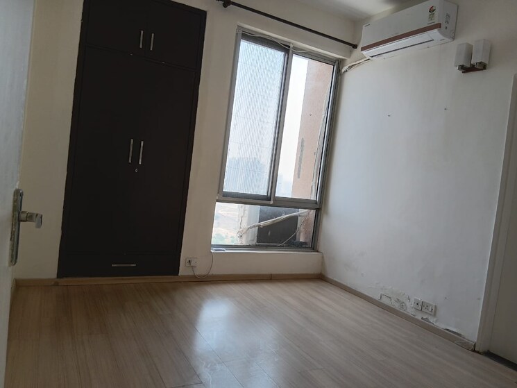 Room, huda-market 5 Bedroom 3000 Sq.Ft. Builder Floor In Sector 31 Gurgaon 8929068