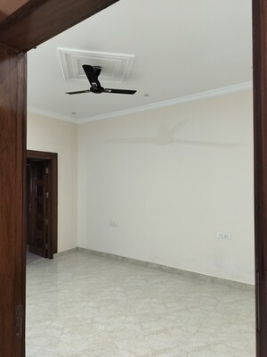 Room in 4 BHK Villa at Amrapali Leisure Valley, Tech Zone 4 Greater Noida – for Sale