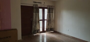 Room in 3 BHK Apartment at Dlf Phase I – for Rent