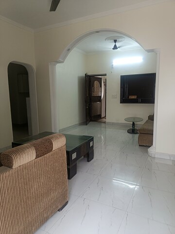 Building Lobby in 2 BHK Apartment at Arun Vihar Sector 37, Sector 37 – for Rent