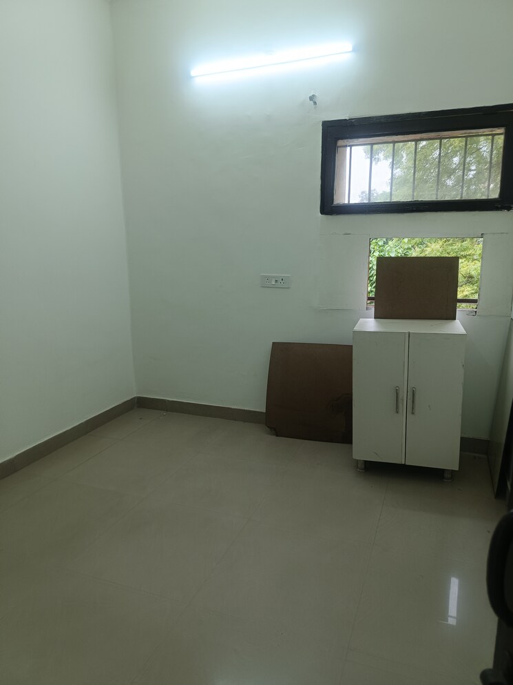 Room, arun-vihar-sector-37 2 Bedroom 1600 Sq.Ft. Apartment In Sector 37 Noida 8929096