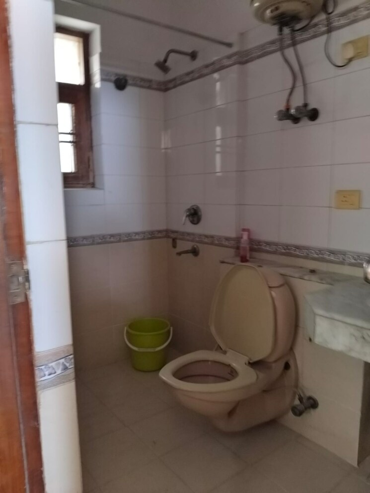 Bathroom, sector 37 2 Bedroom 1700 Sq.Ft. Independent House In Sector 37 Noida 8929151