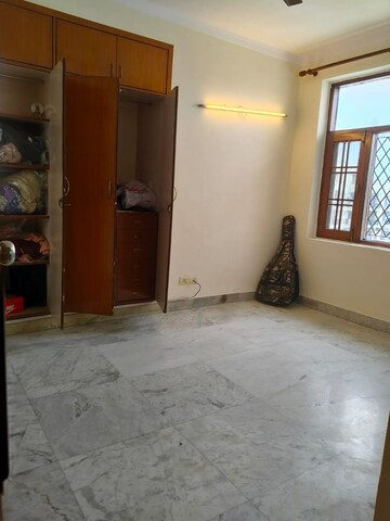 Room in 2 BHK Independent House at Sector 37 – for Rent