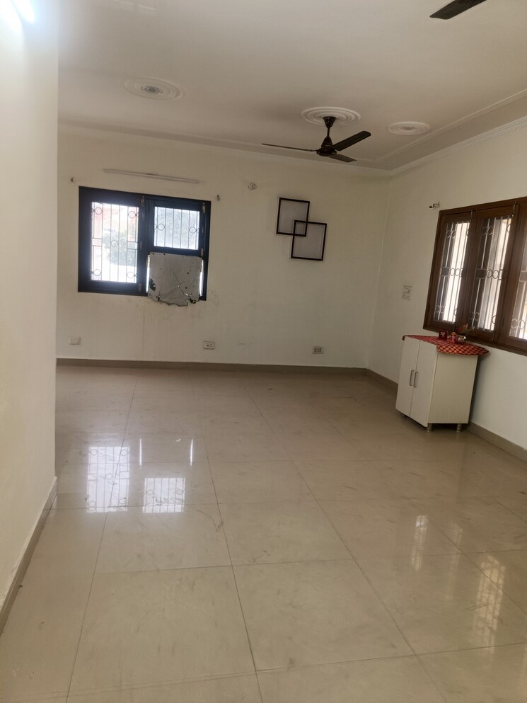 Room, sector 37 2 Bedroom 1500 Sq.Ft. Independent House In Sector 37 Noida 8929163