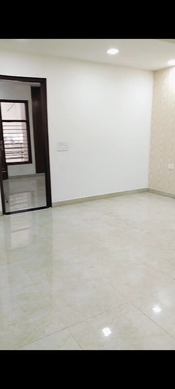 Room in 3 BHK Builder Floor at Amolik Residency, Sector 86 – for Sale