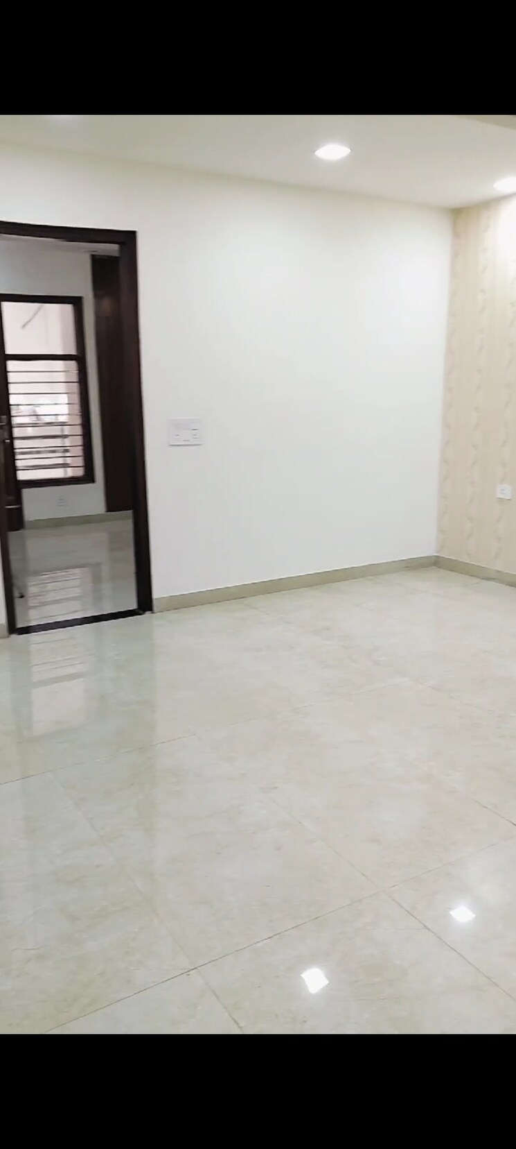Room, amolik-residency 3 Bedroom 170 Sq.Yd. Builder Floor In Sector 86 Faridabad 8929246