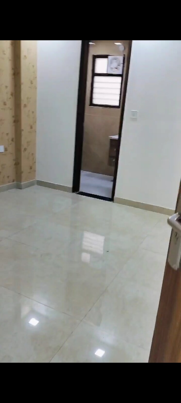 Room, amolik-residency 3 Bedroom 170 Sq.Yd. Builder Floor In Sector 86 Faridabad 8929246