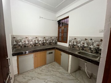Kitchen in 2 BHK Builder Floor at Rajajipuram – for Rent