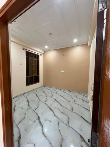 Room in 2 BHK Builder Floor at Rajajipuram – for Rent