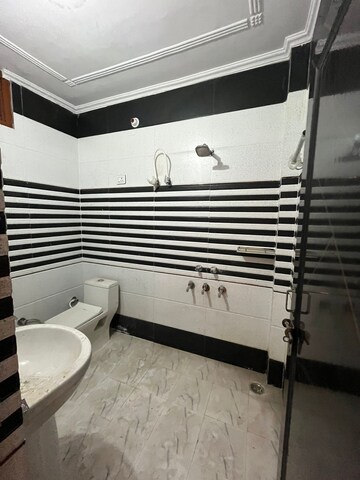 Kitchen in 2 BHK Builder Floor at Rajajipuram – for Rent