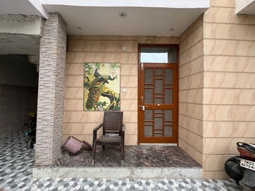 Parking in 2 BHK Builder Floor at Rajajipuram – for Rent