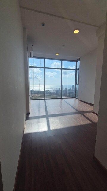 Room in 3 BHK Apartment at Piramal Mahalaxmi, Mahalaxmi – for Rent
