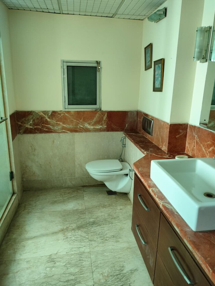Bathroom, parsvnath-exotica 3 Bedroom 2645 Sq.Ft. Apartment In Sector 53 Gurgaon 8929240