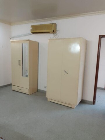 Room in 4 BHK Apartment at Sector 54 – for Rent