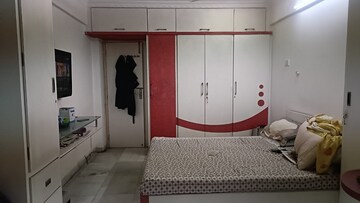 Bedroom in 2 BHK Apartment at Santacruz West – for Rent