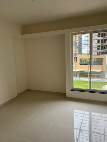 Room in 2 BHK Apartment at Gini Belvista Phase 1, Dhanori – for Rent