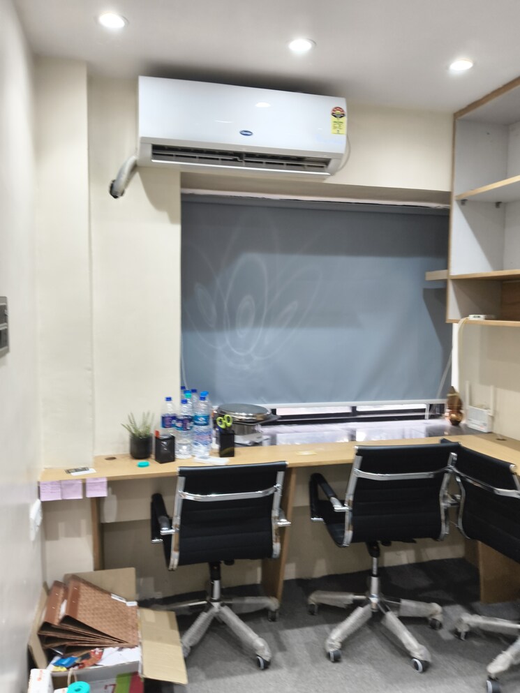 Team Area, vile parle west Commercial Office Space 170 Sq.Ft. In Vile Parle West Mumbai 8929464