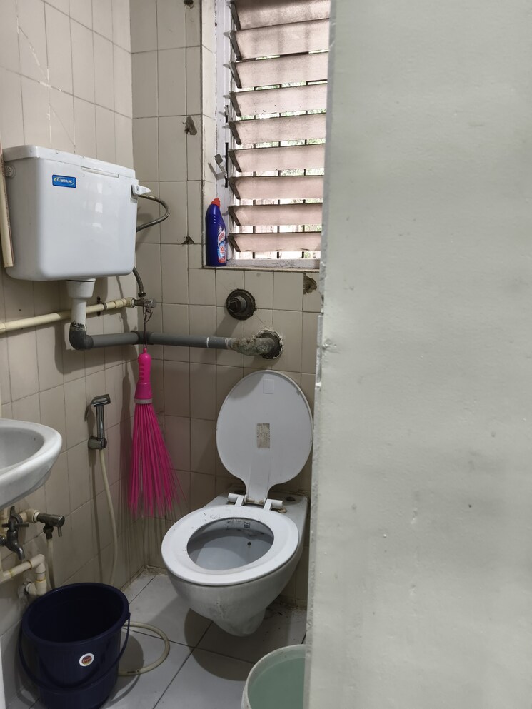 Washroom, vile parle west Commercial Office Space 170 Sq.Ft. In Vile Parle West Mumbai 8929464
