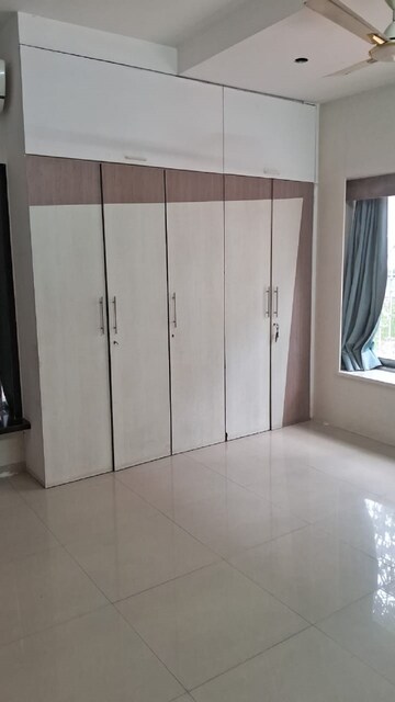 Room in 2 BHK Apartment at Bandra West – for Rent