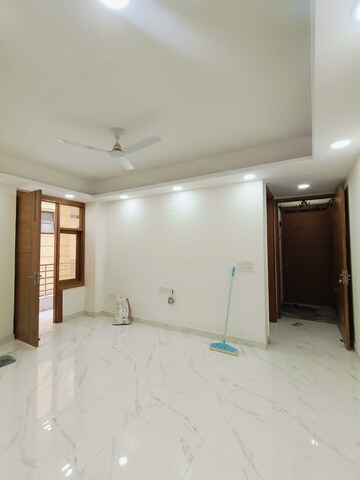 Room in 1 BHK Builder Floor at Saket – for Rent