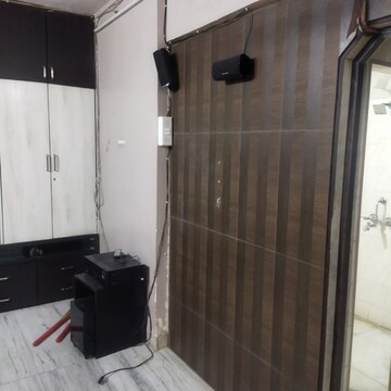 Furnished Amenities in 2 BHK Apartment at Rahul Apartments, Malad West – for Rent