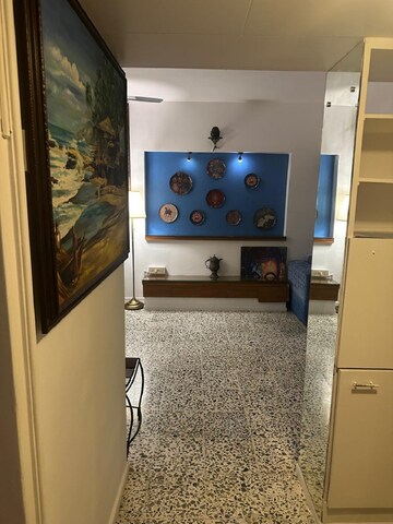 Room in 2 BHK Apartment at Bandra West – for Rent