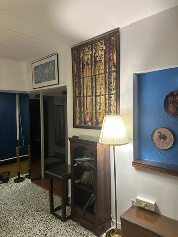 Room in 2 BHK Apartment at Bandra West – for Rent