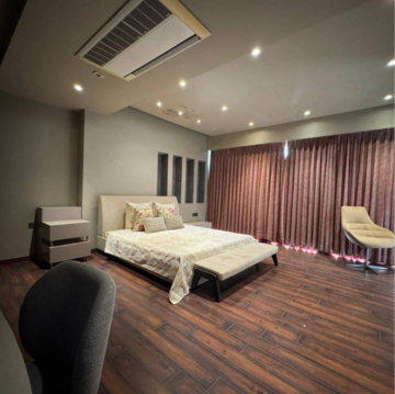 Bedroom in 5 BHK Apartment at Andheri West – for Sale