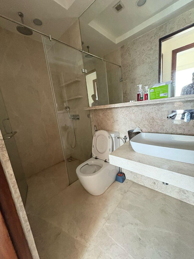 Bathroom, indiabulls-blu 3 Bedroom 1295 Sq.Ft. Apartment In Worli Mumbai 8929512