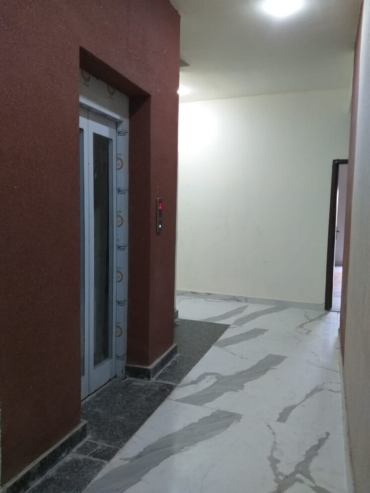 undefined, central-town 1 RK 950 Sq.Ft. Apartment In Vip Road Zirakpur 8929523