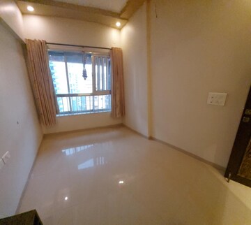 Room in 2 BHK Apartment at Oshiwara Mhada, Andheri West – for Rent