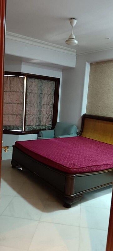 Bedroom in 2 BHK Apartment at Khar West – for Rent