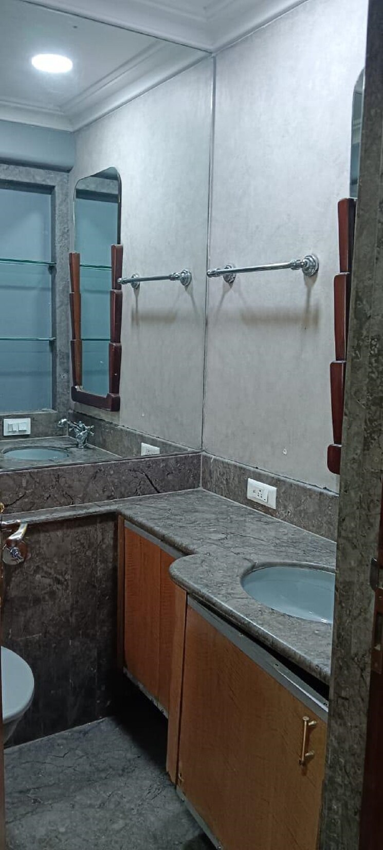 Bathroom, khar west 2 Bedroom 750 Sq.Ft. Apartment In Khar West Mumbai 8929558