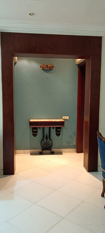 Room in 2 BHK Apartment at Khar West – for Rent