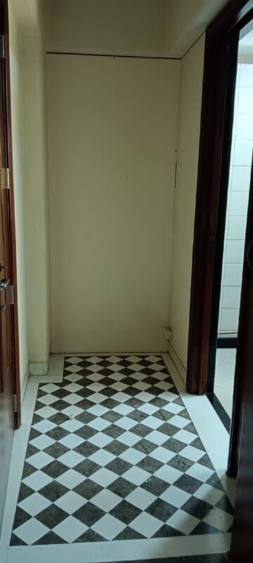 Room in 2 BHK Apartment at Khar West – for Rent