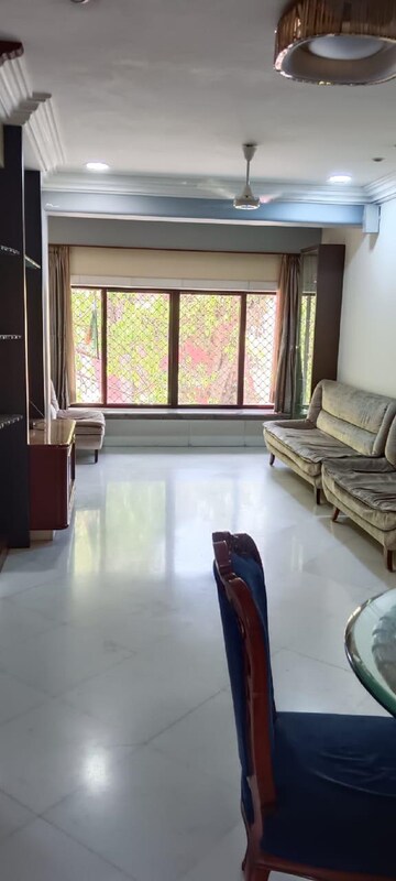 2 BHK Apartment For Rent in Khar West