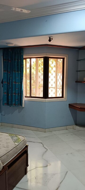 Bedroom in 2 BHK Apartment at Khar West – for Rent