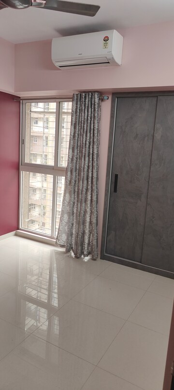 Bedroom in 2 BHK Apartment at Lodha Amara, Kolshet Road – for Rent