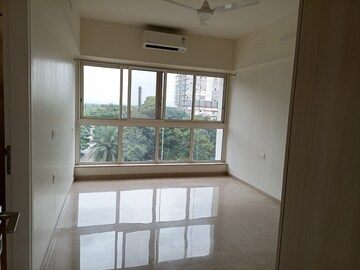 Room in 4 BHK Apartment at Godrej The Trees, Vikhroli East – for Rent