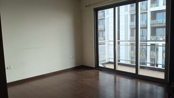 Room in 4 BHK Apartment at Tata Primanti-Executive Floors, Sector 72 – for Rent